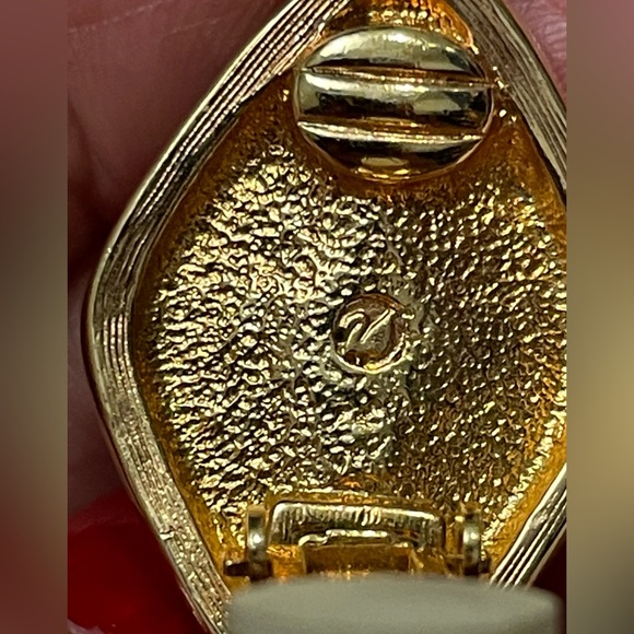 Gorgeous Swarovski Crystals  and Onyx Earrings - Picture 6 of 6